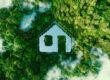 Concept per Direttiva Casa Green: immagine stilizzata di una casa, immersa in un bosco